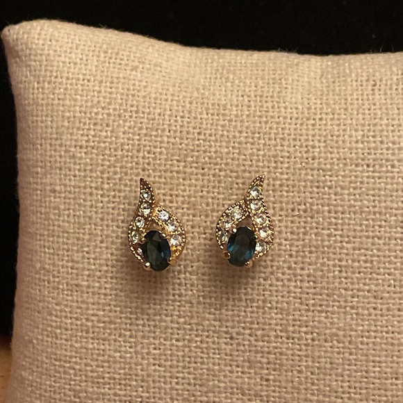 Blue Saphire Necklace with matching Earrings in Gold - Picture 3 of 4